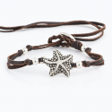 Sayani VI es una pulsera de cuero y pieza con forma de estrella de mar