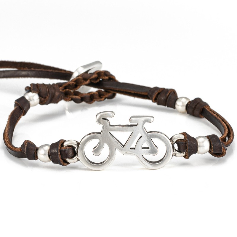 Sayani XX es una pulsera de cuero con pieza con forma de bicicleta