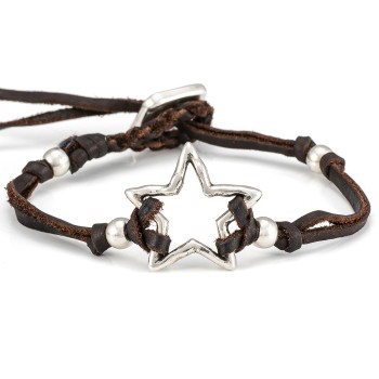 Sayani XXII es una pulsera de cuero con pieza con forma de estrella